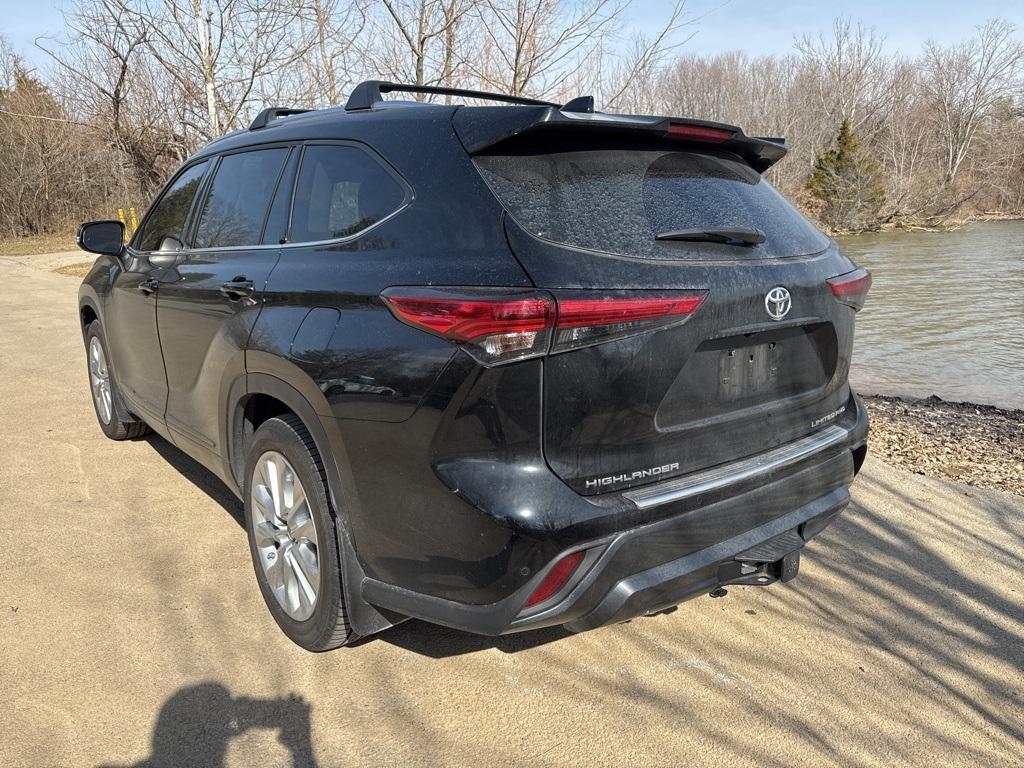 used 2021 Toyota Highlander car, priced at $36,273