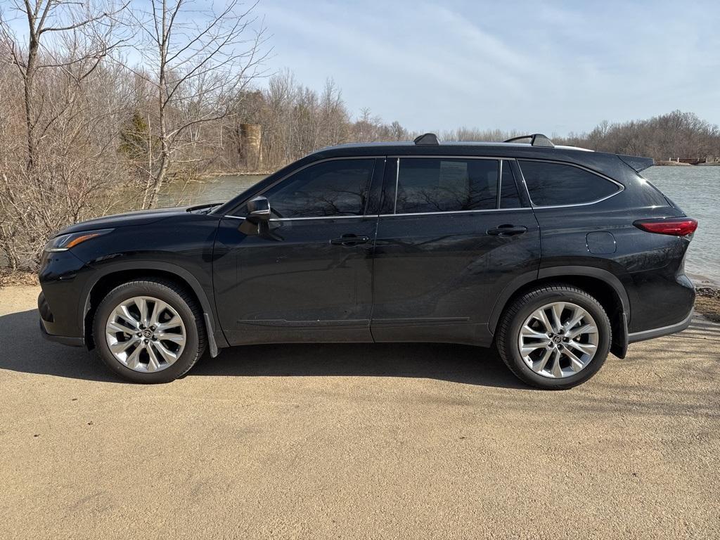 used 2021 Toyota Highlander car, priced at $36,273