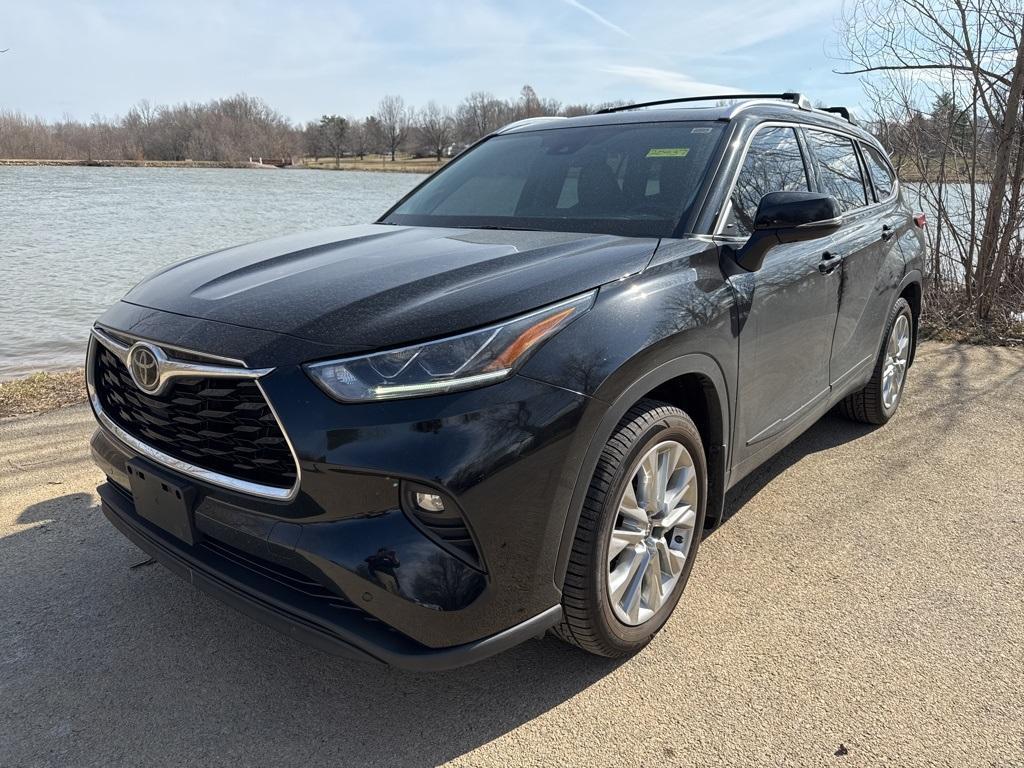 used 2021 Toyota Highlander car, priced at $36,273