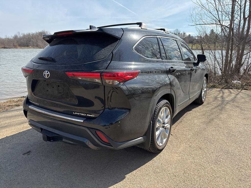 used 2021 Toyota Highlander car, priced at $36,273