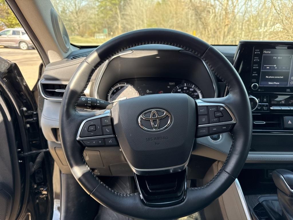 used 2021 Toyota Highlander car, priced at $36,273