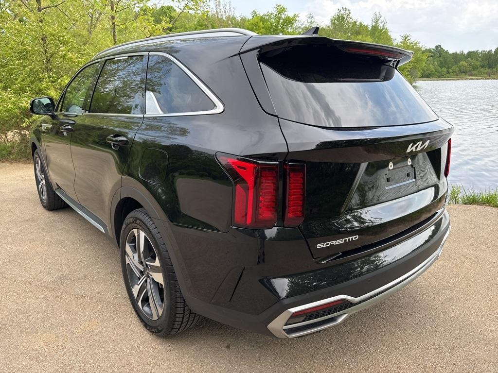 used 2023 Kia Sorento Hybrid car, priced at $32,324