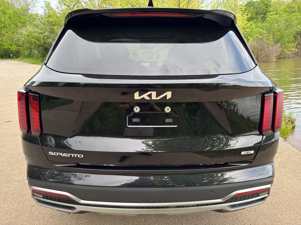used 2023 Kia Sorento Hybrid car, priced at $32,324