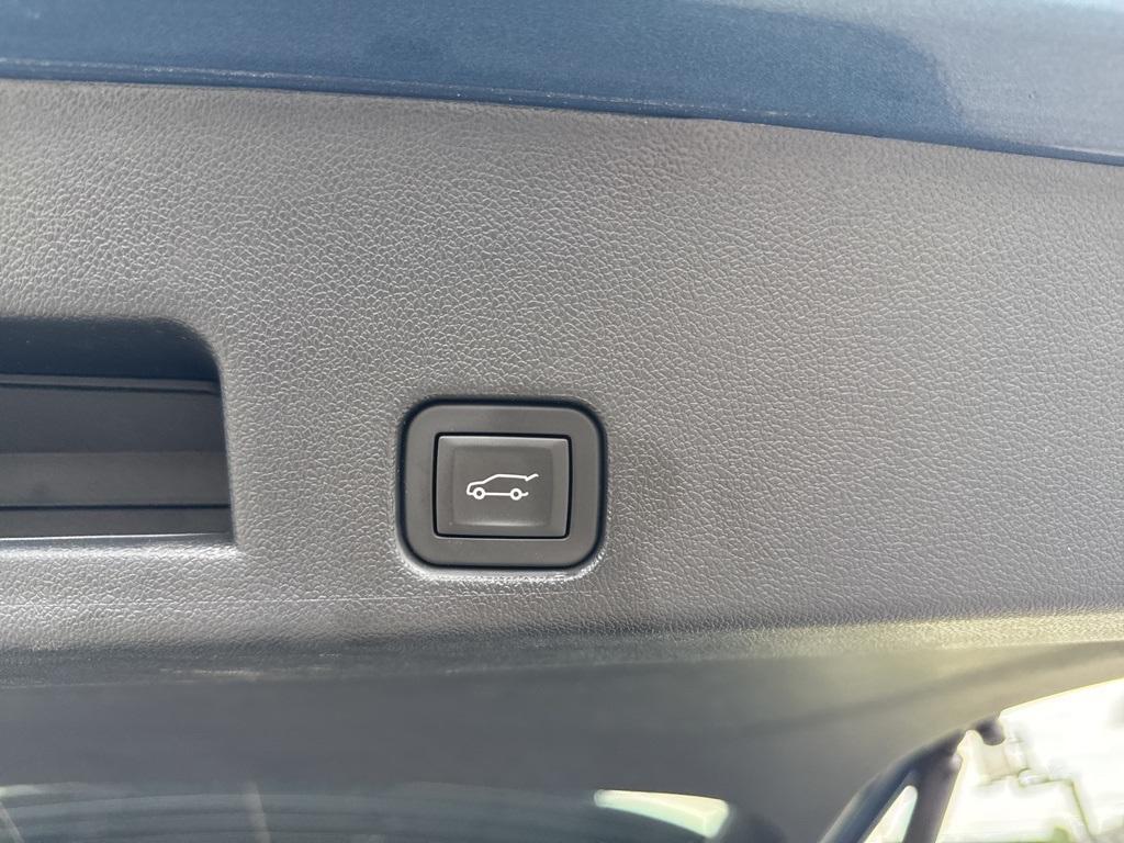 used 2025 Chevrolet Traverse car, priced at $38,955