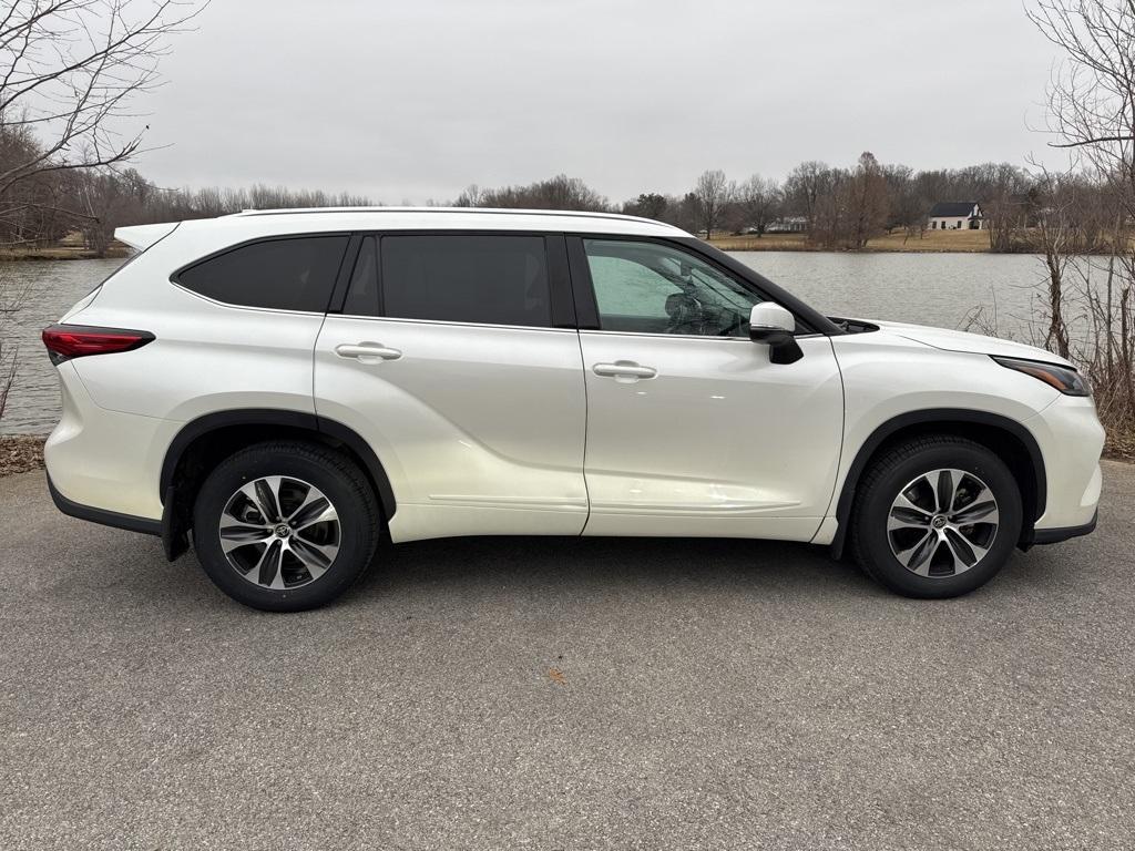 used 2021 Toyota Highlander car, priced at $30,999