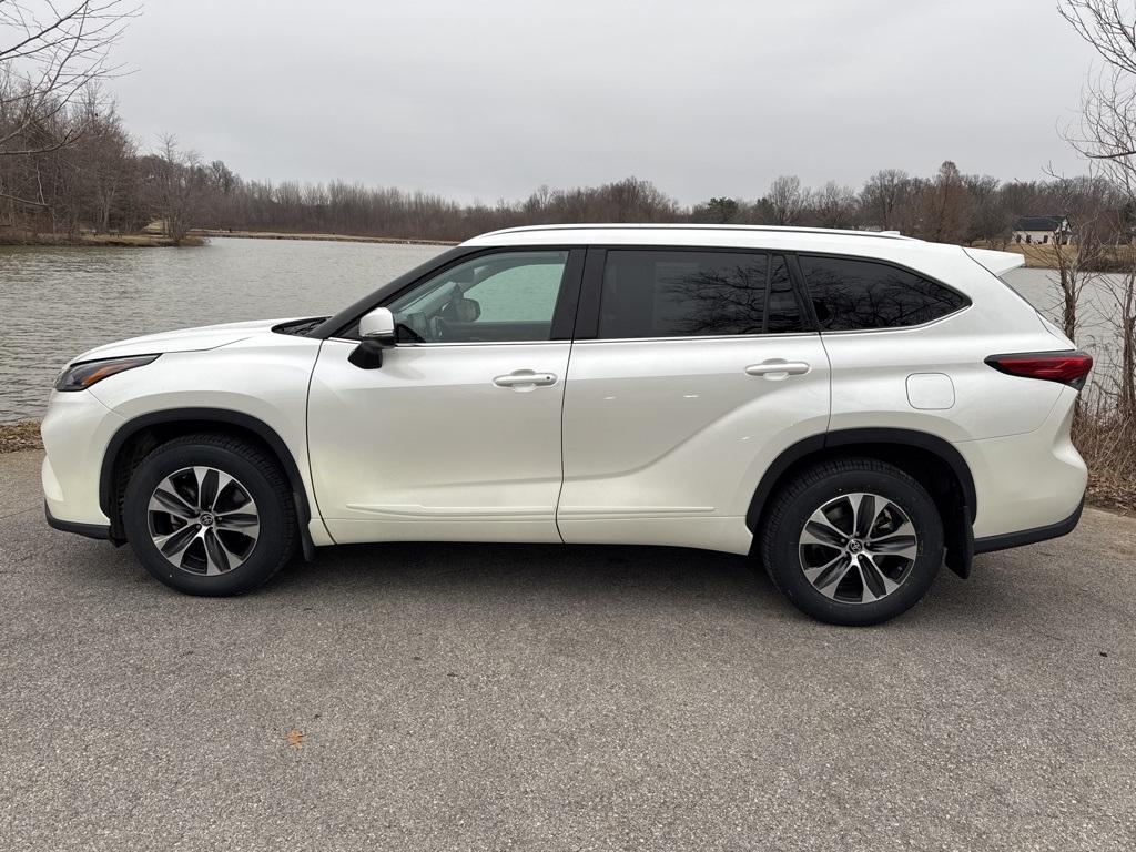 used 2021 Toyota Highlander car, priced at $30,999