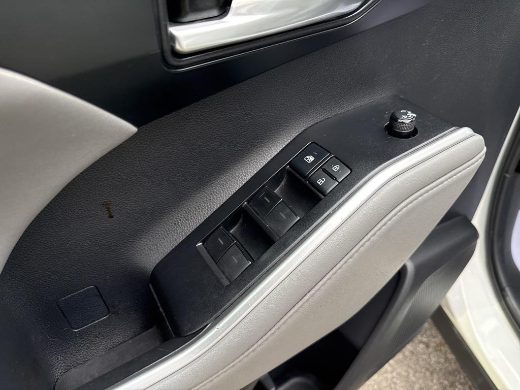 used 2021 Toyota Highlander car, priced at $30,999