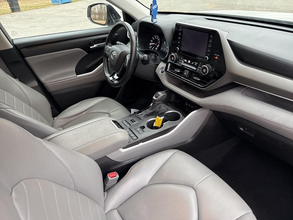 used 2021 Toyota Highlander car, priced at $30,999