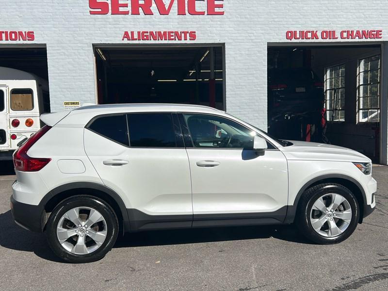 used 2021 Volvo XC40 car, priced at $24,990