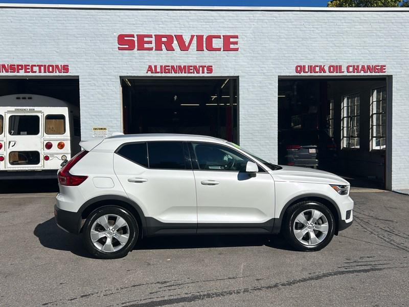 used 2021 Volvo XC40 car, priced at $24,990