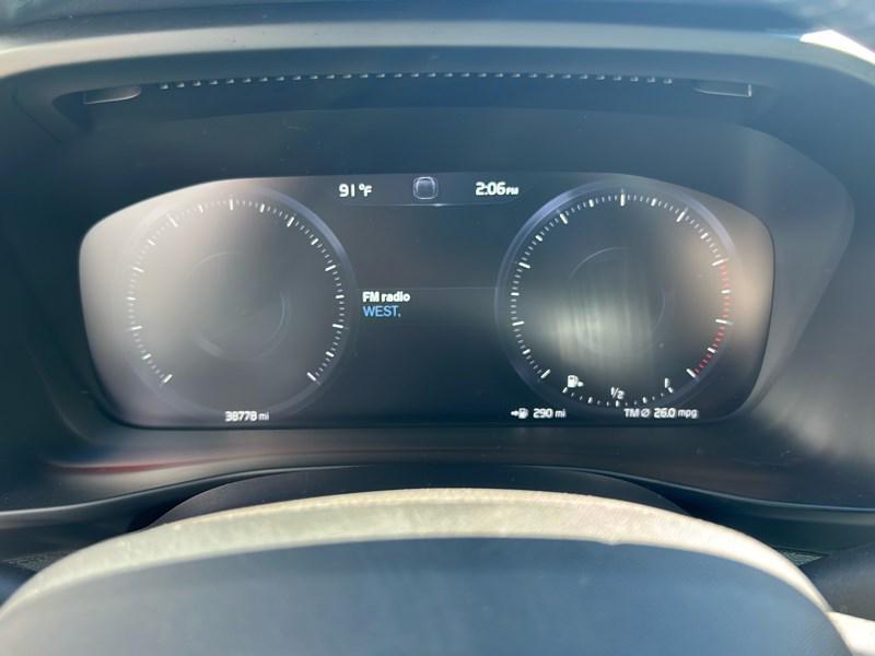 used 2021 Volvo XC40 car, priced at $24,990