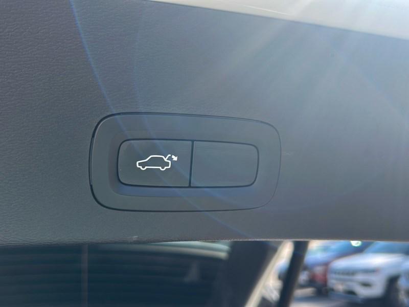 used 2021 Volvo XC40 car, priced at $24,990