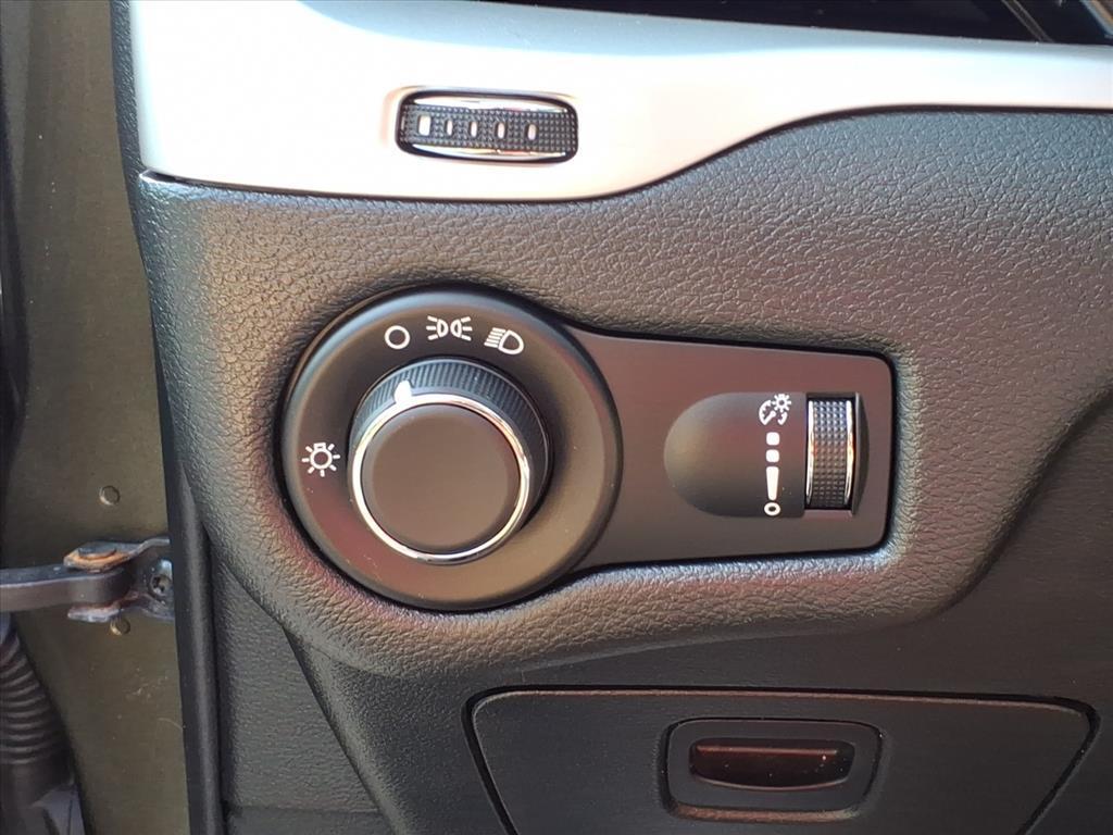 used 2015 Jeep Cherokee car, priced at $9,980