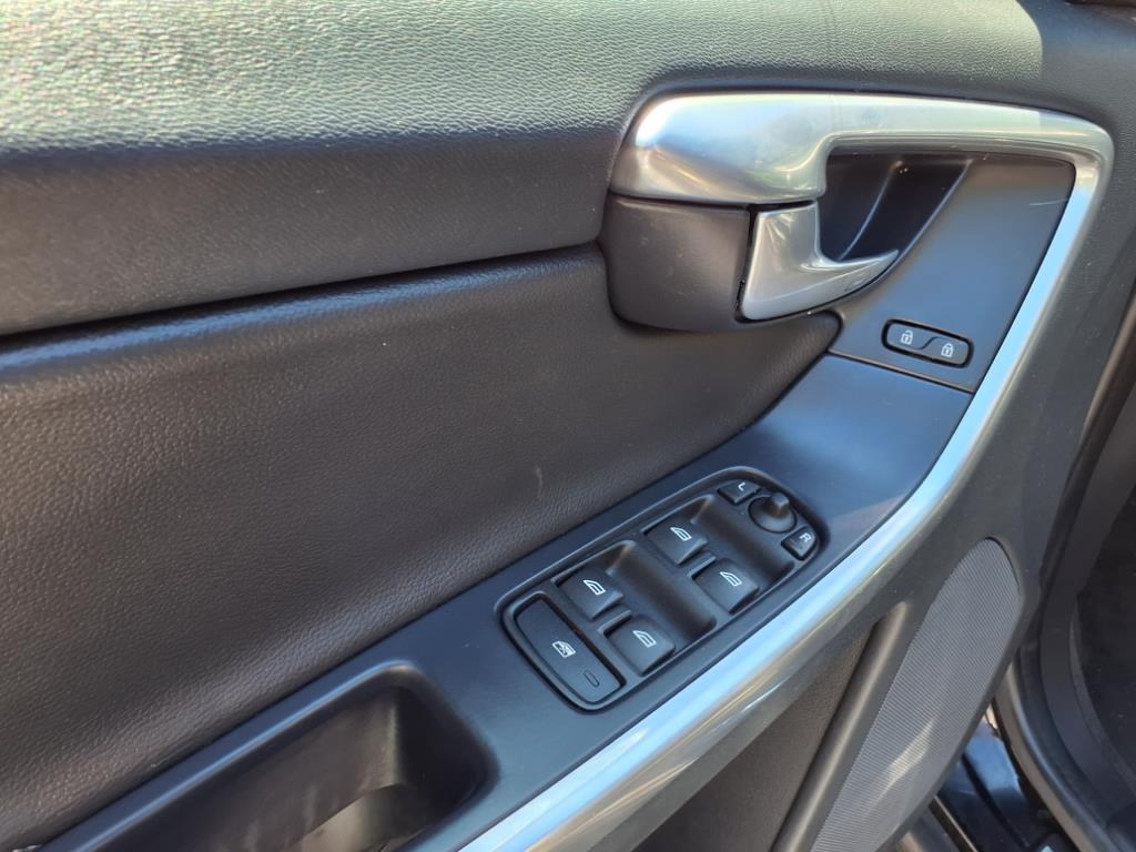 used 2016 Volvo XC60 car, priced at $9,827