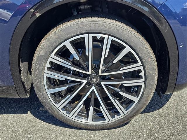 new 2025 Maserati Grecale car, priced at $91,495