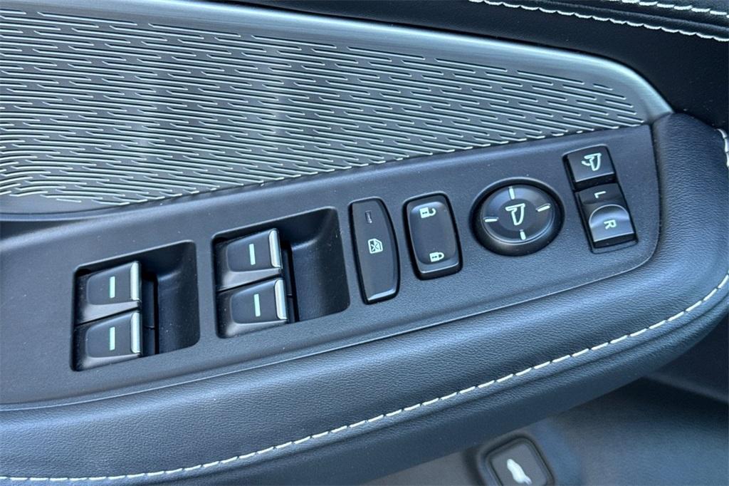 used 2023 Acura MDX car, priced at $46,995