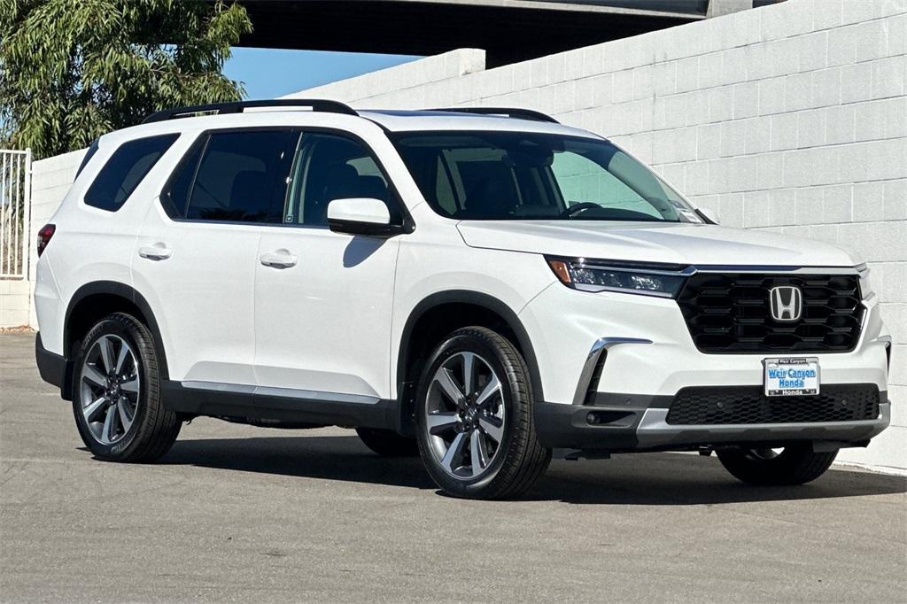 new 2025 Honda Pilot car, priced at $49,450