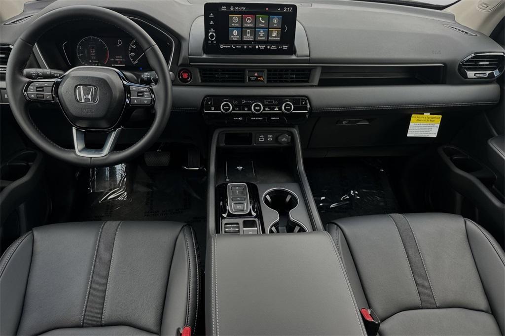 new 2025 Honda Pilot car, priced at $52,280
