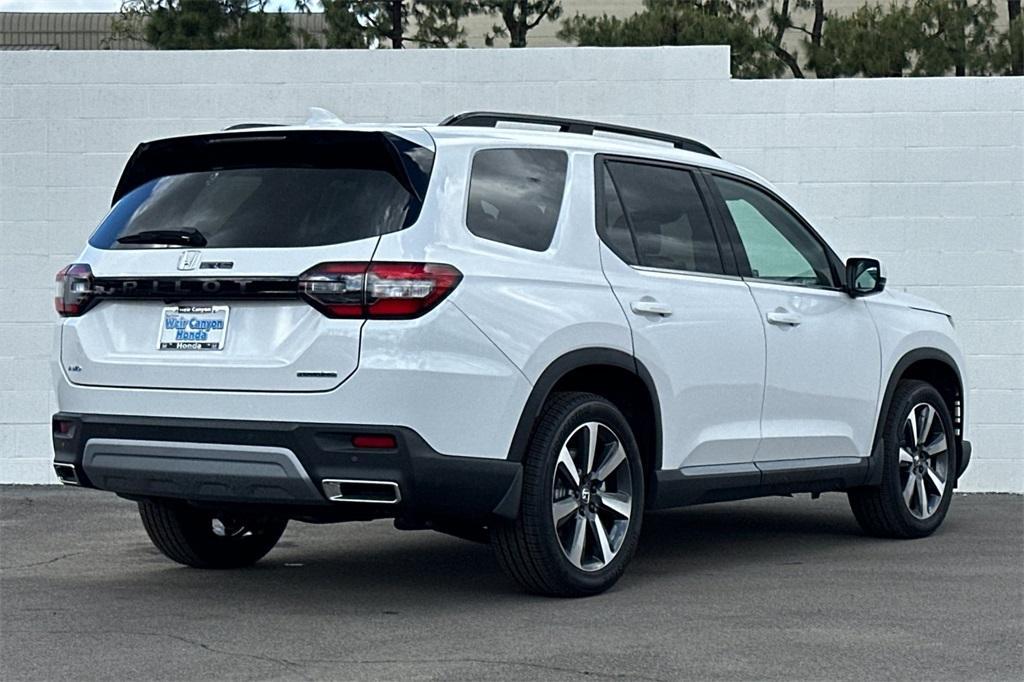 new 2025 Honda Pilot car, priced at $52,280