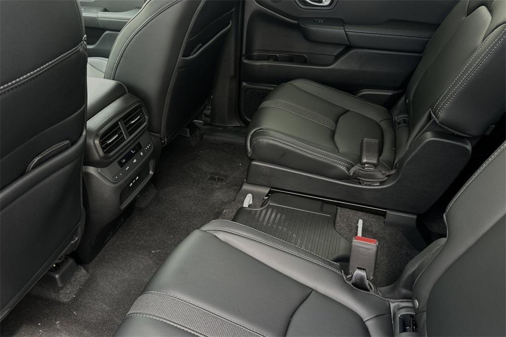 new 2025 Honda Pilot car, priced at $52,280