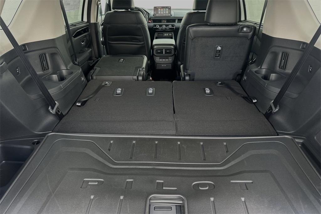 new 2025 Honda Pilot car, priced at $52,280
