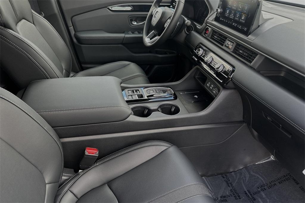 new 2025 Honda Pilot car, priced at $52,280