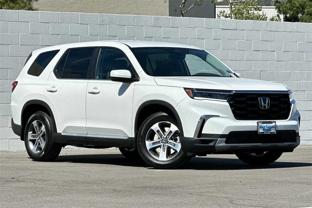 new 2025 Honda Pilot car, priced at $48,180