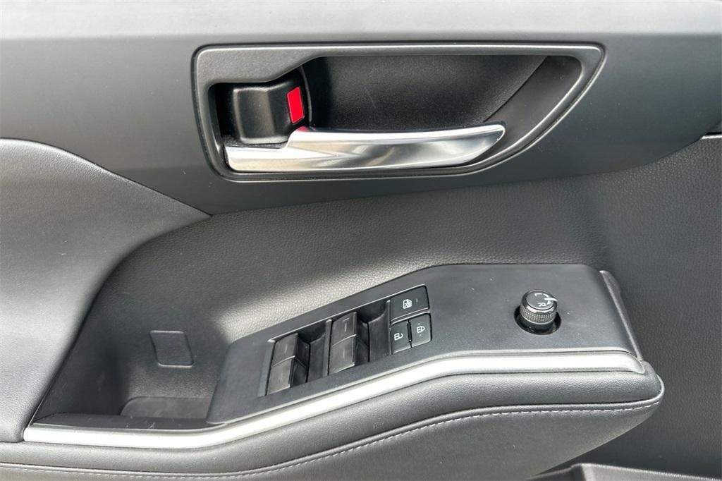 used 2022 Toyota Highlander car, priced at $37,995