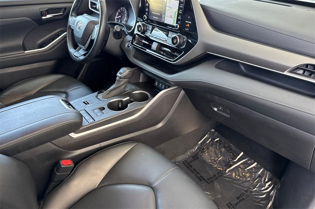 used 2022 Toyota Highlander car, priced at $31,895