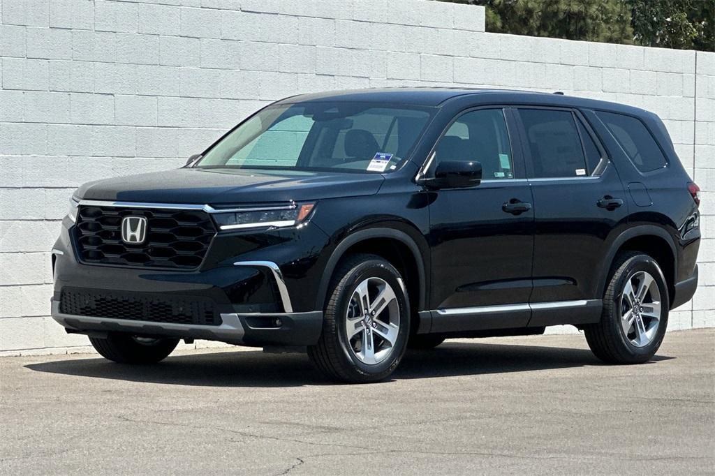 new 2025 Honda Pilot car, priced at $44,651