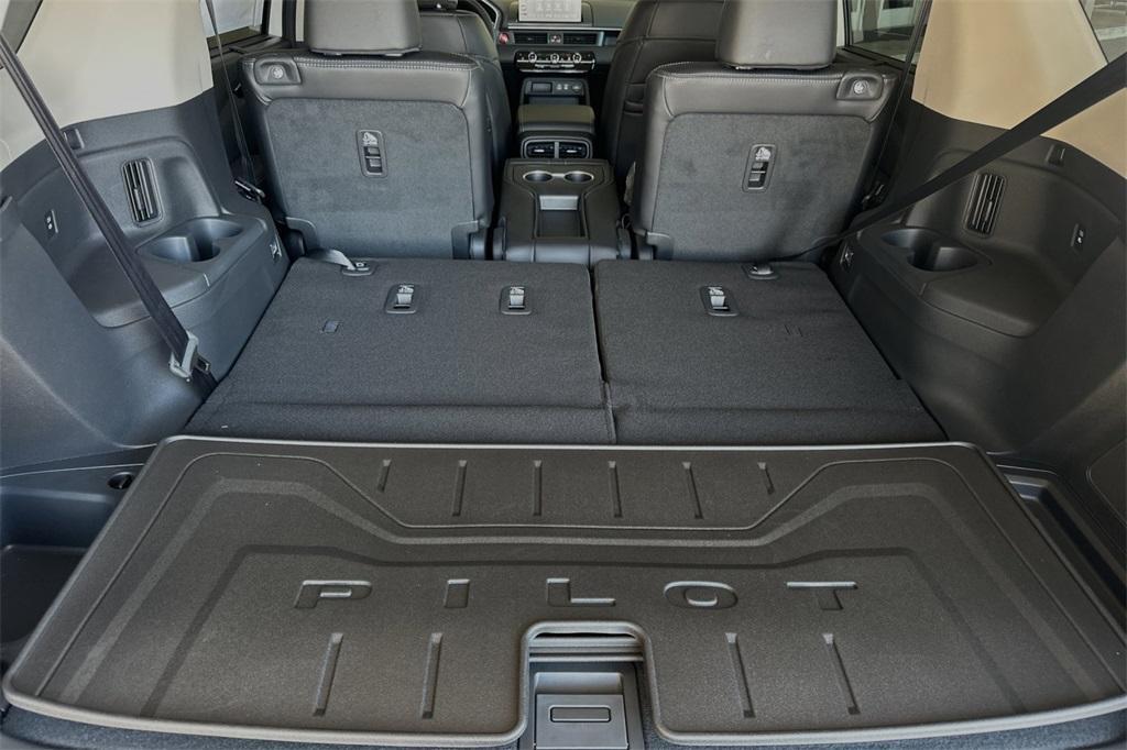 new 2025 Honda Pilot car, priced at $44,651