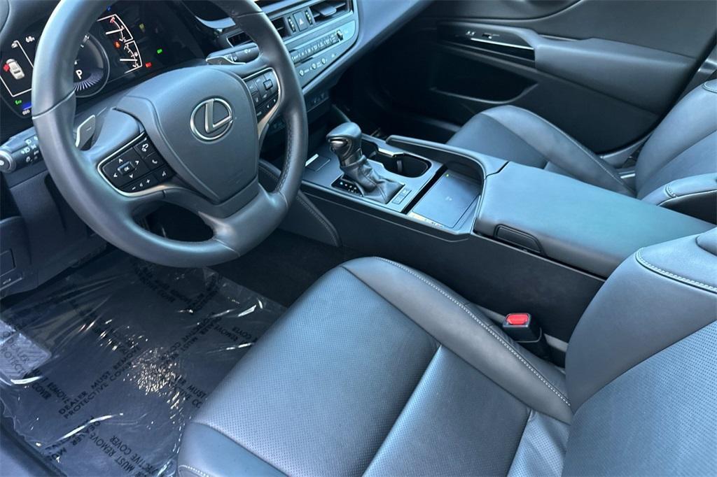 used 2023 Lexus ES 300h car, priced at $40,995