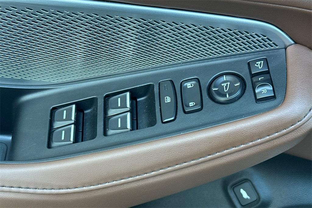 used 2023 Acura MDX car, priced at $41,495