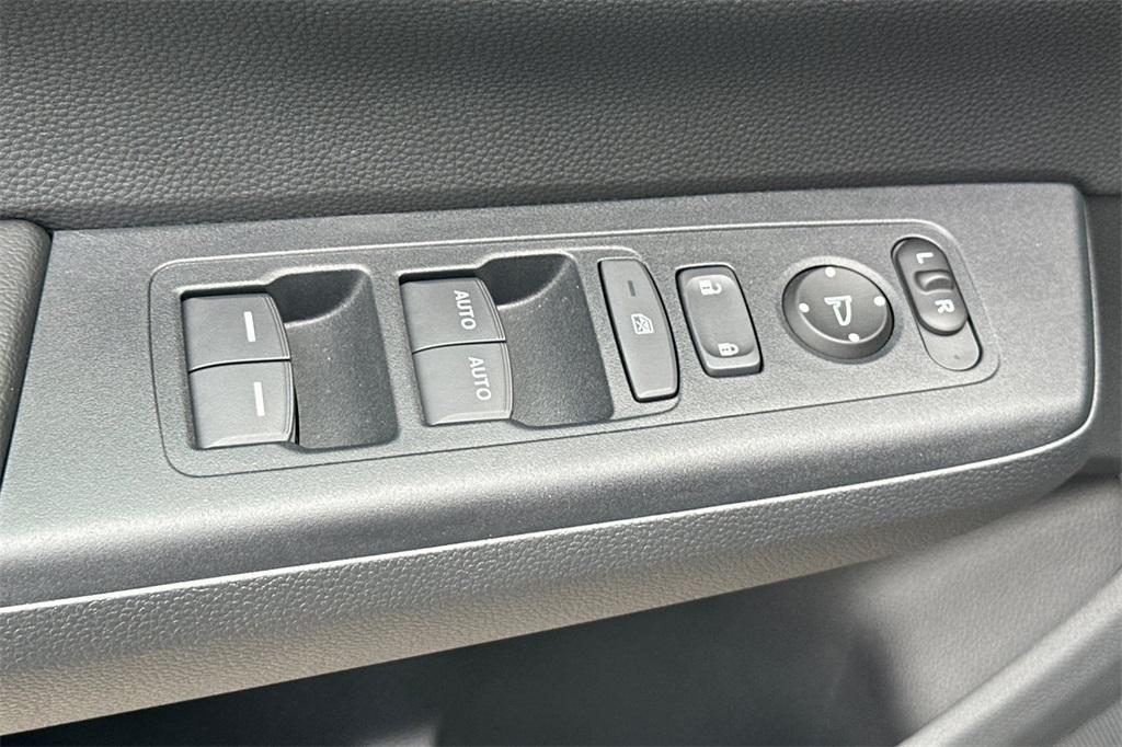 used 2025 Honda CR-V Hybrid car, priced at $35,995