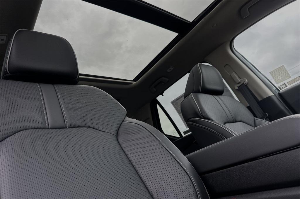 new 2025 Honda Pilot car, priced at $51,136