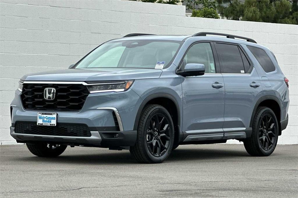 new 2025 Honda Pilot car, priced at $54,930