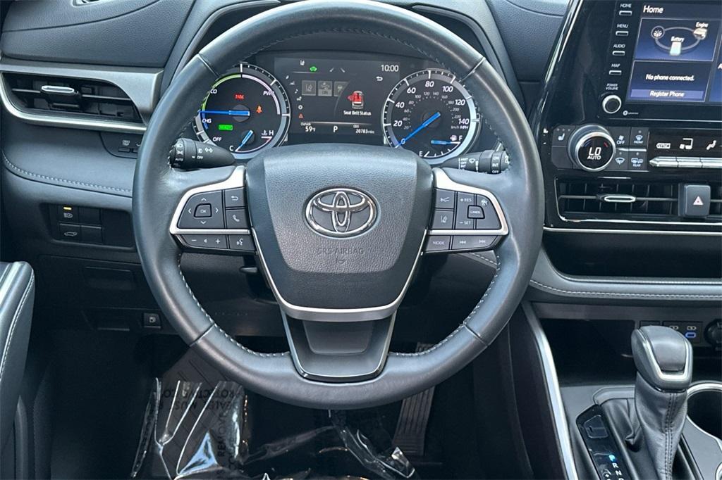 used 2022 Toyota Highlander Hybrid car, priced at $39,995