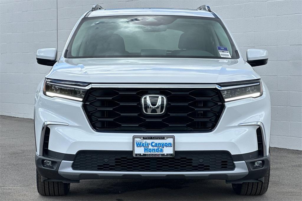 new 2025 Honda Pilot car, priced at $51,450