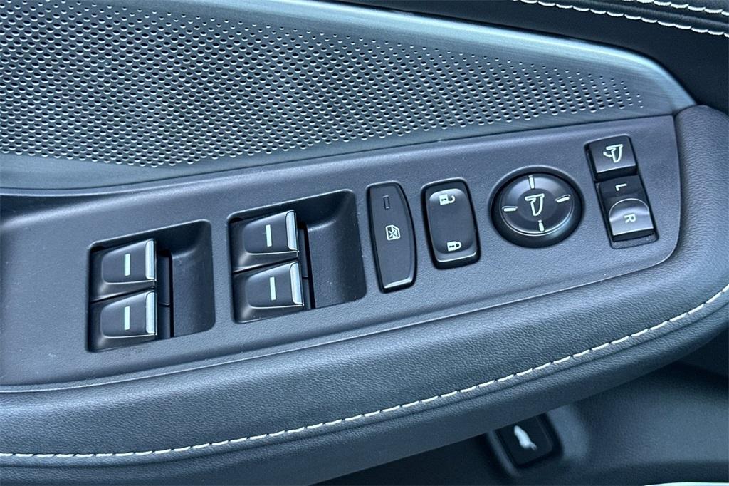used 2025 Acura MDX car, priced at $58,995
