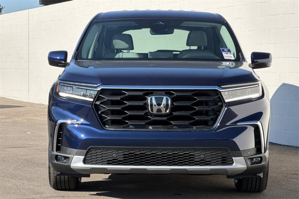 new 2025 Honda Pilot car, priced at $46,795