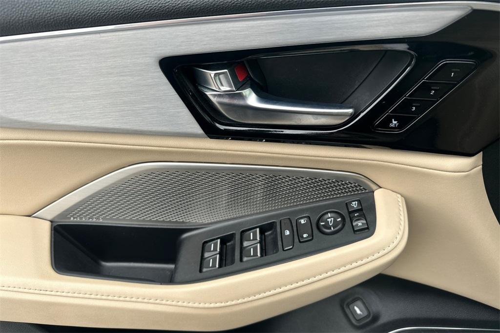 used 2023 Acura MDX car, priced at $39,995