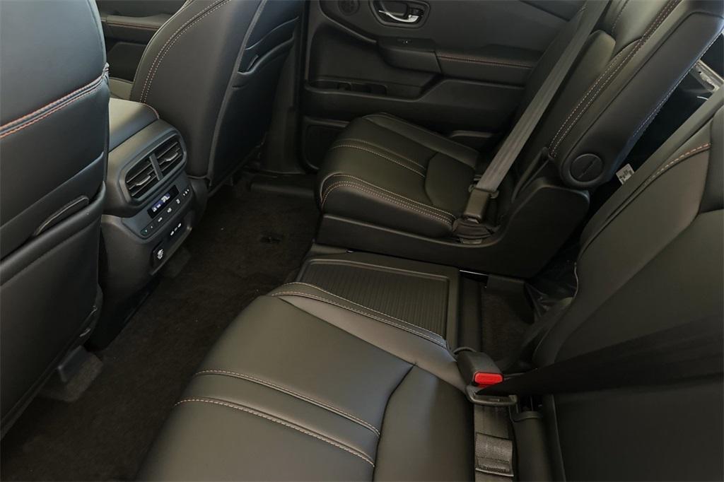 new 2025 Honda Pilot car, priced at $48,722