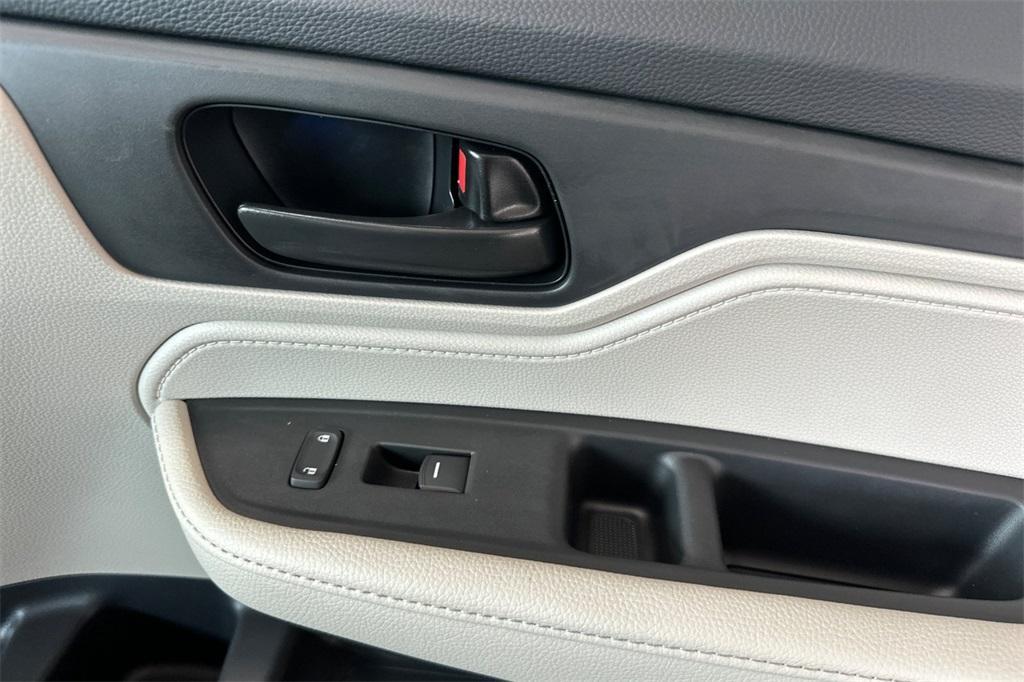 new 2026 Honda Odyssey car, priced at $44,290