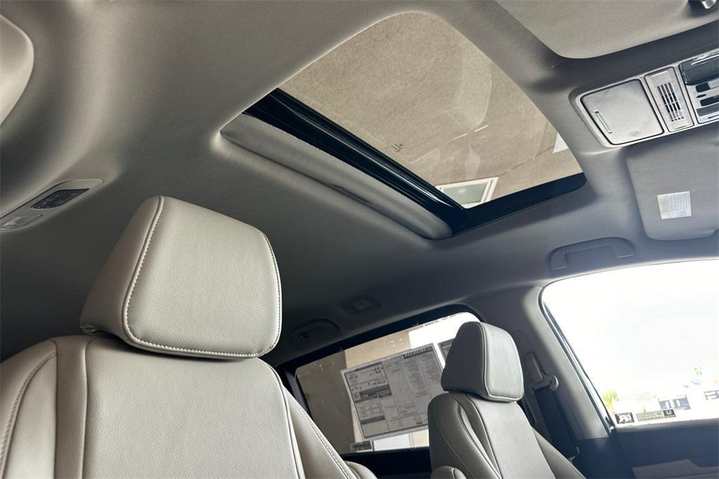 new 2026 Honda Odyssey car, priced at $44,290