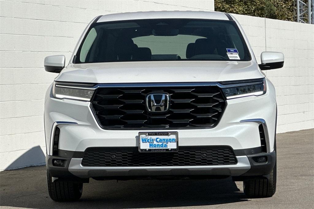 new 2025 Honda Pilot car, priced at $49,350