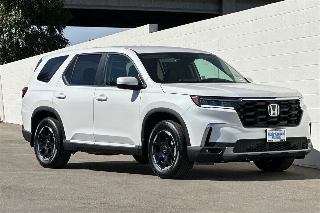 new 2025 Honda Pilot car, priced at $49,350