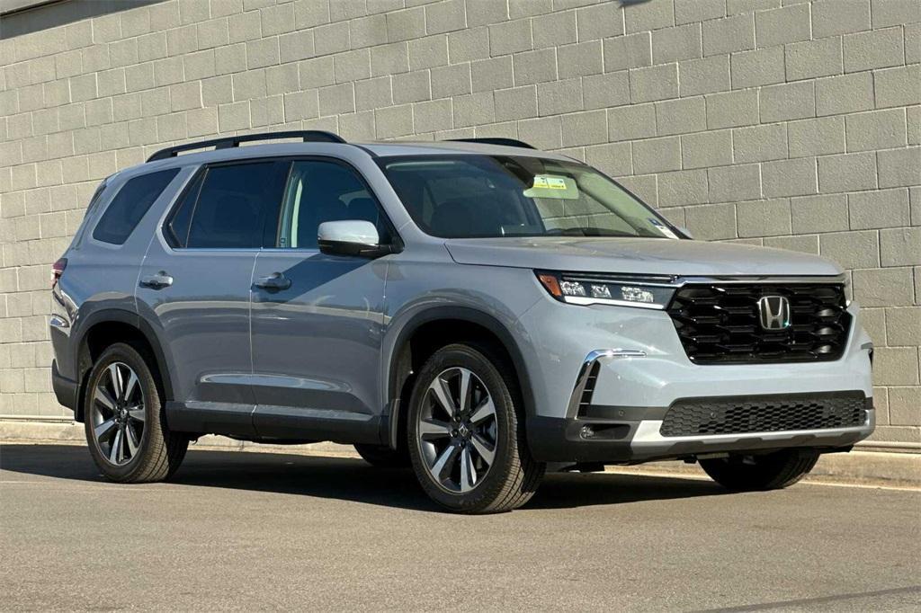 new 2025 Honda Pilot car, priced at $51,450