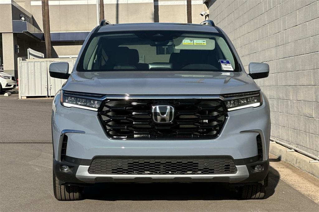 new 2025 Honda Pilot car, priced at $51,450