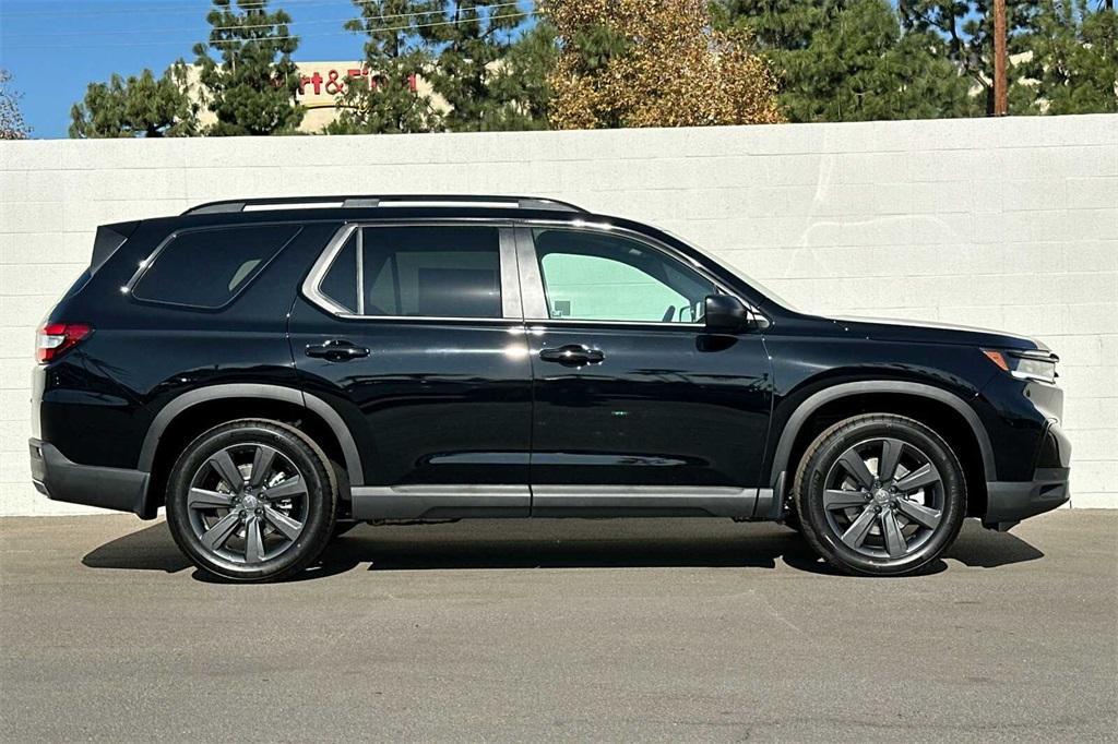 new 2025 Honda Pilot car, priced at $41,595