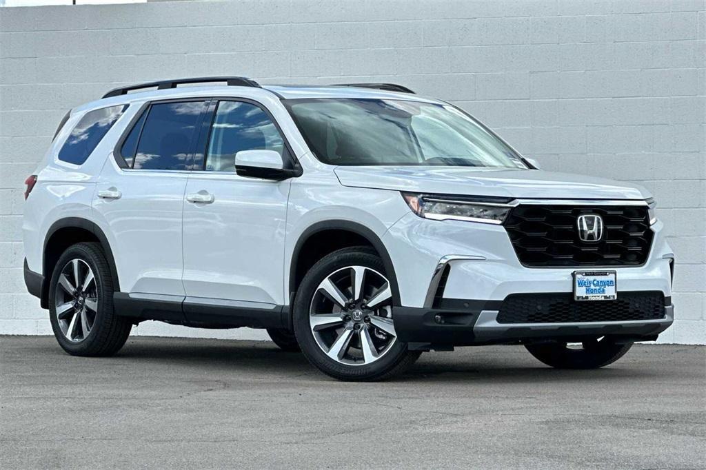 new 2025 Honda Pilot car, priced at $51,450